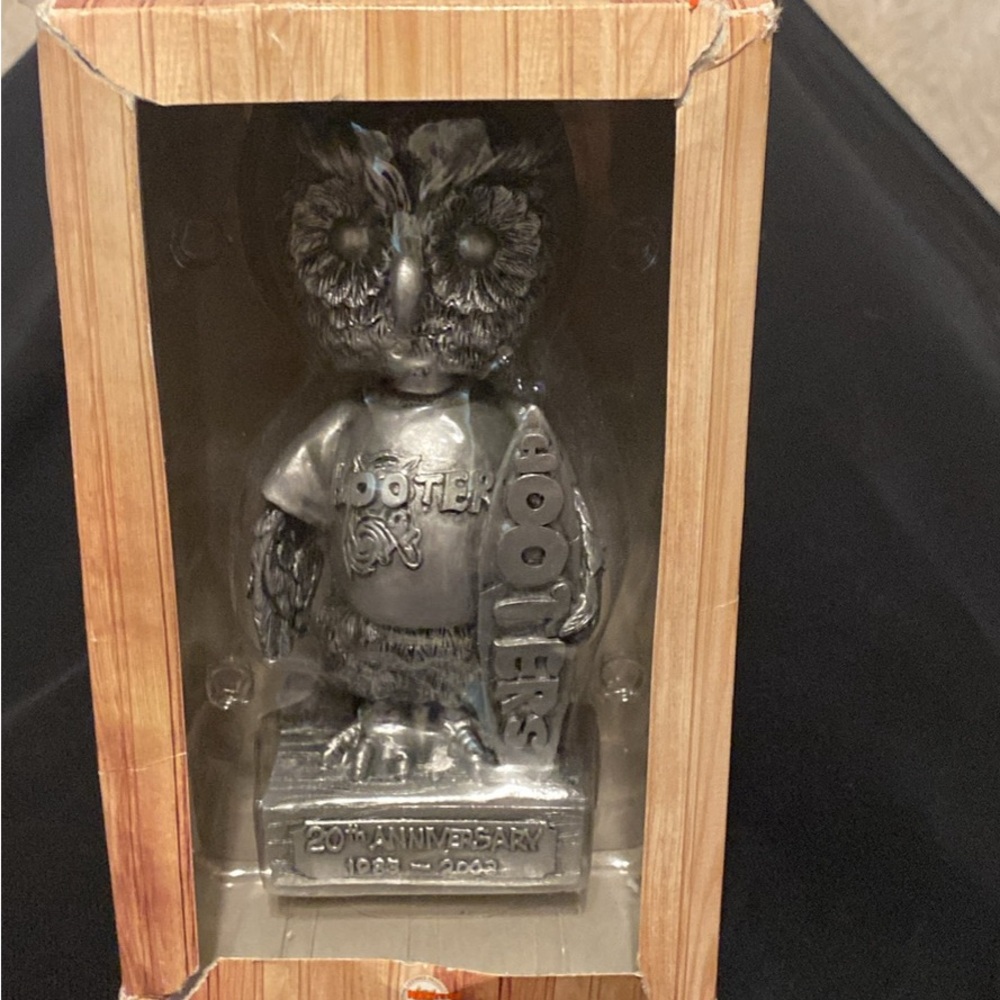 HOOTERS Surfing Owl Mascot BOBBLEHEAD, 2003 Promotional item, brand new!!